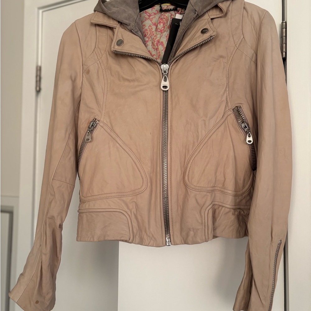 Doma Beige Leather Jacket with Zipper Details
